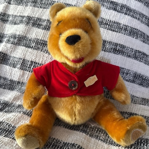 Disney Heirloom Winnie the Pooh Plush - Picture 1 of 4